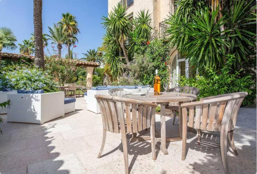 Le Castel Rose Super Cannes, Face Aux Iles De Lerins Vallauris Exterior photo